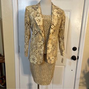 Dana Buchanan Jacobson's  3piece skirt suit.